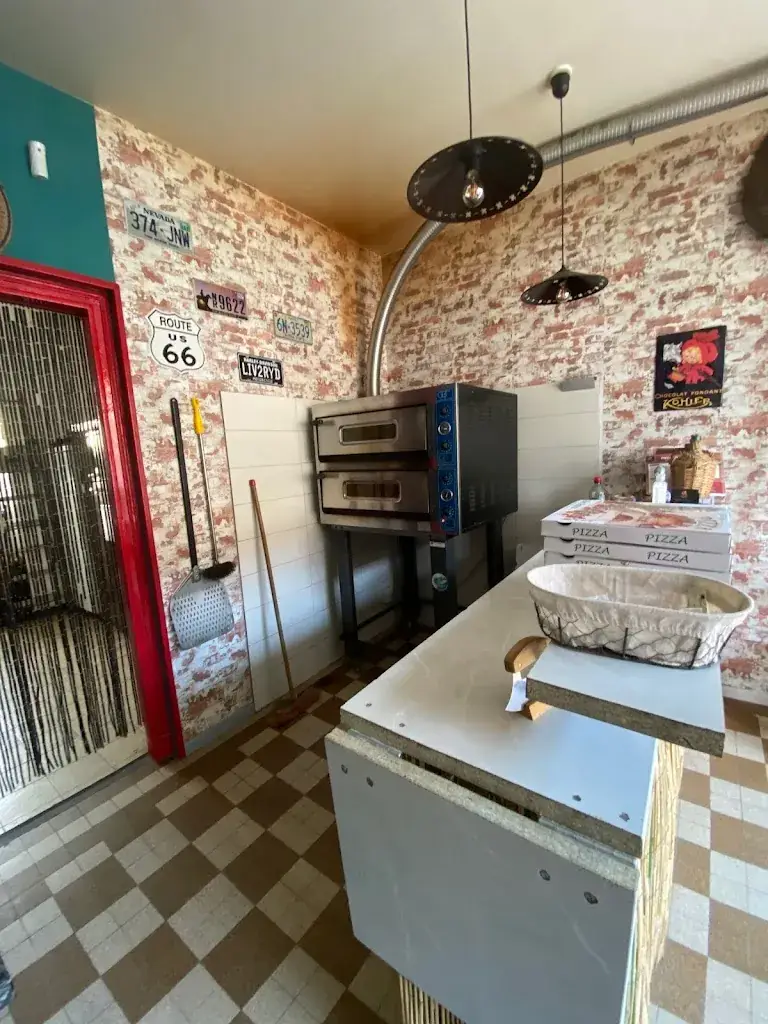 Pizza Lola_Magnac-Laval_slider_image_3