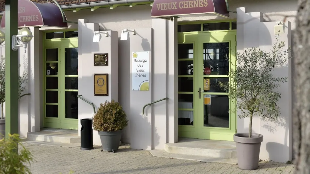 Logis Auberge des Vieux Chênes restaurant in Malemort