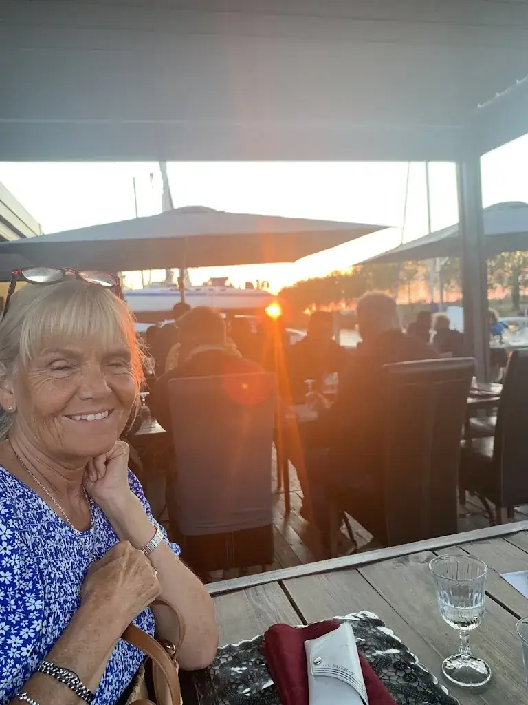 Leroy James Frampton_Au Bout Du Port_Marans_review