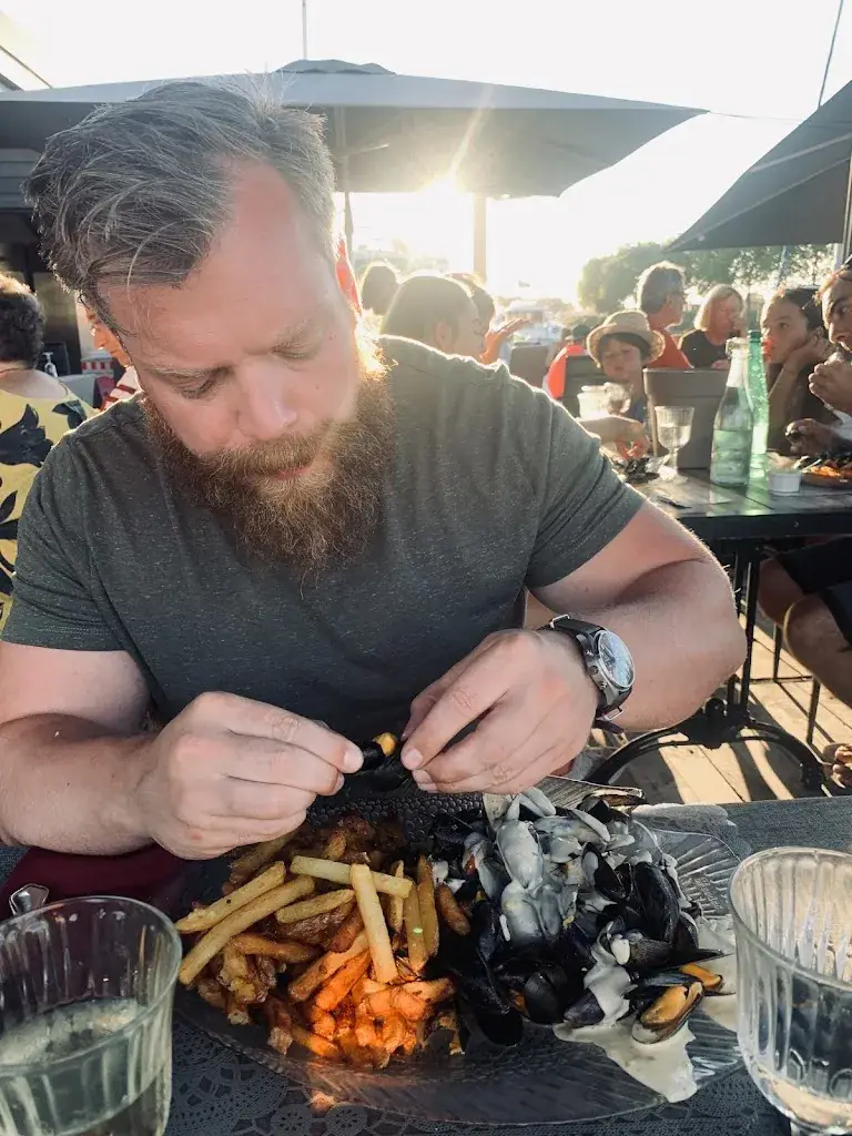 Janine Heinrichs_Au Bout Du Port_Marans_review