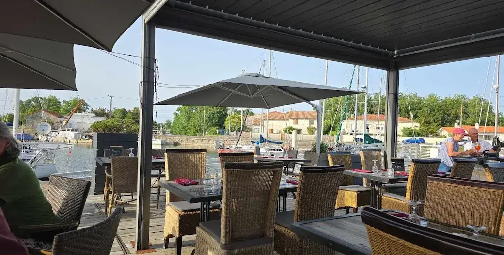 Au Bout Du Port_Marans_slider_image_1