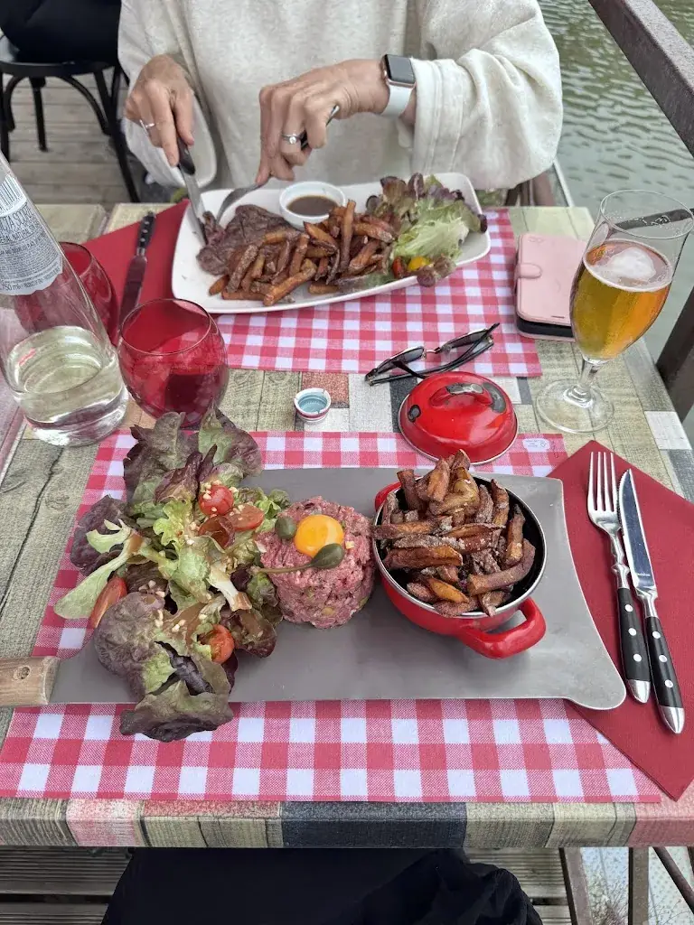 Lucinda Newbound_Le rev' goch_Marans_review