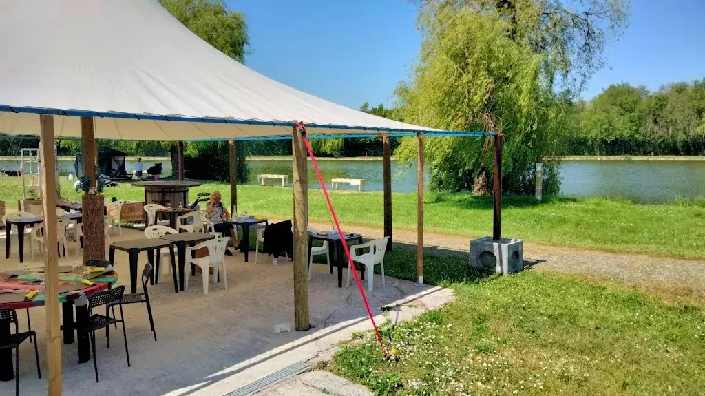 Mackenzie Rough_le restau' du lac_Luxé_recensione