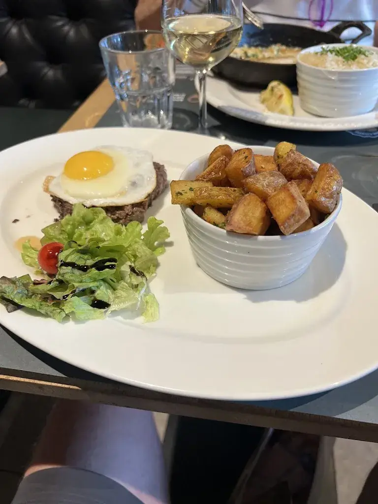 T Jones_Bistrot Colette The Village_Villefontaine_review