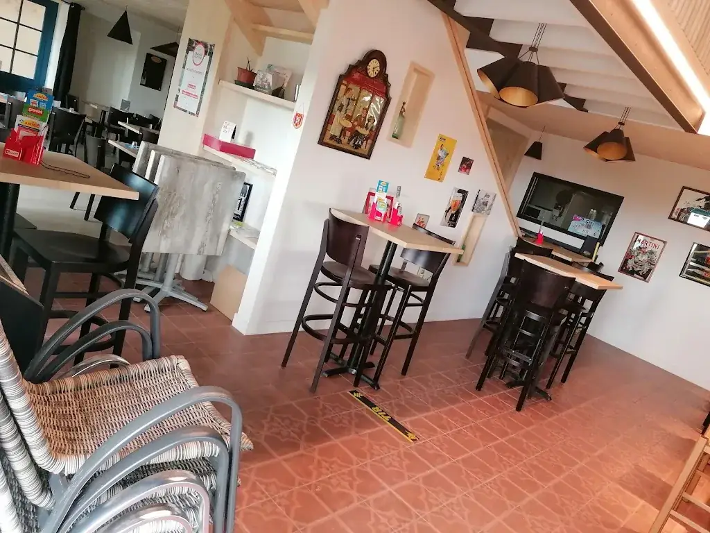 Café De La Place_Thouars_slider_image_1