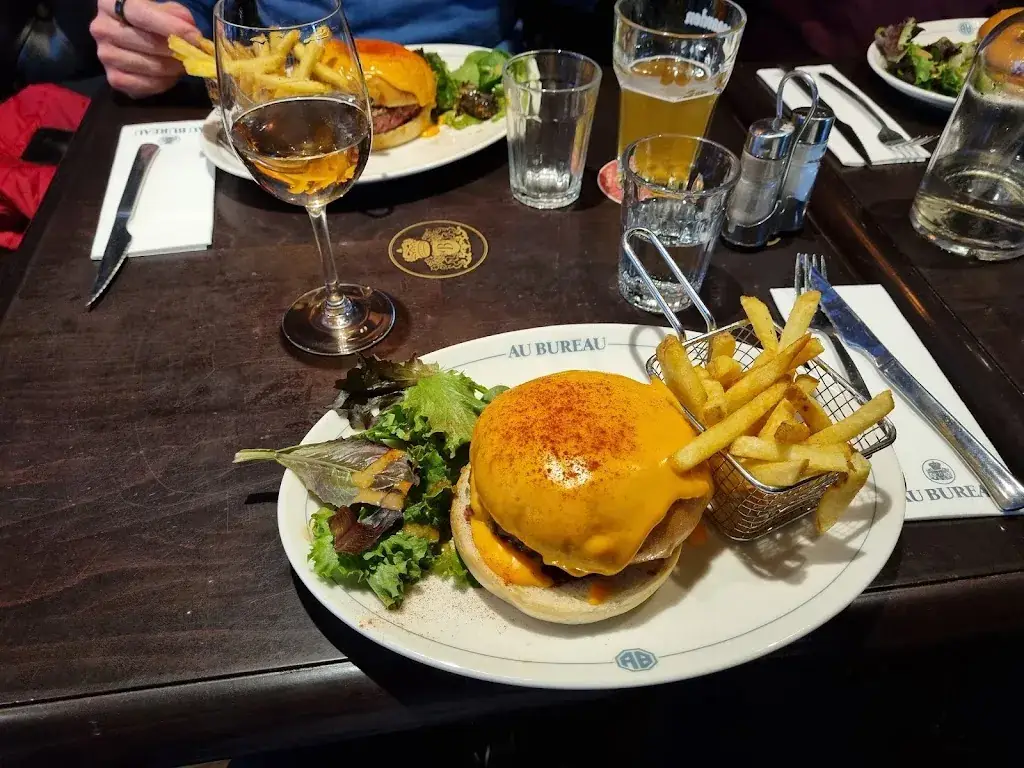 Nils Kadelka_Au Bureau - Pub et Brasserie_Mérignac_review