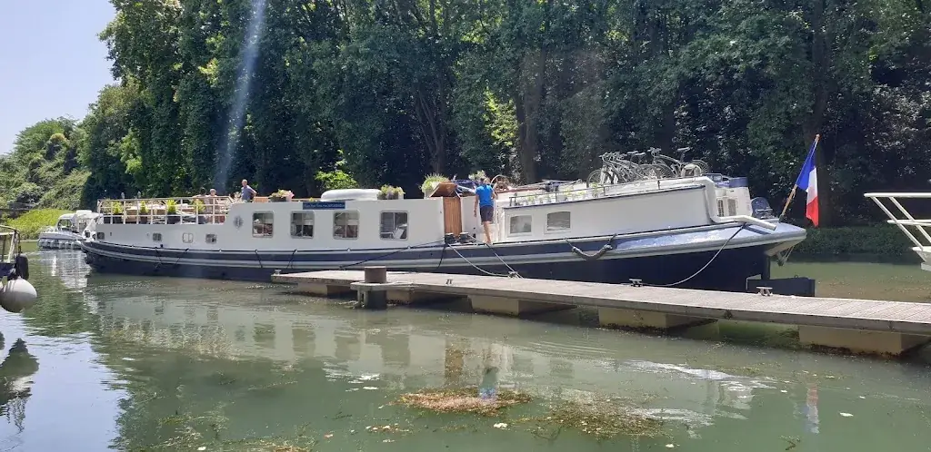 Halte nautique Les platanes de Meilhan sur Garonne Restaurant in Meilhan-sur-Garonne