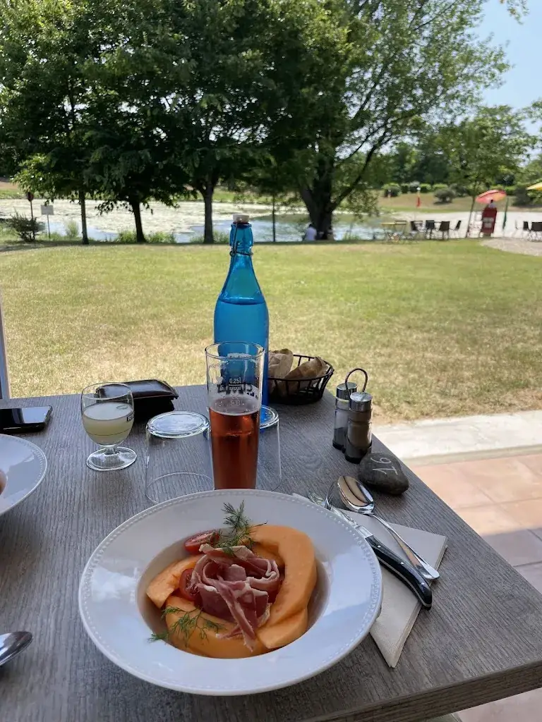 berenice Duchateau_Bar - Restaurant Ô Lac_Fontet_review