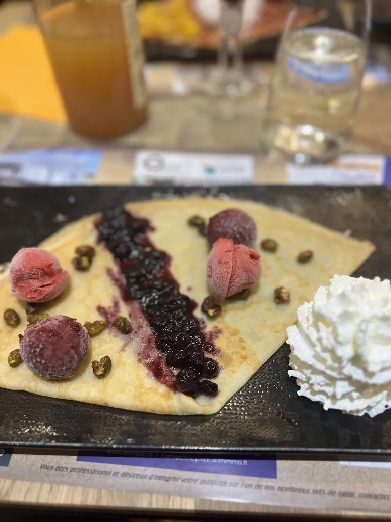 Bleddyn Williams_crêperie Le Beffroi_Meymac_review