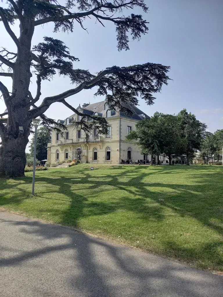 Martin Smith_Garrigae Manoir de Beauvoir_Mignaloux-Beauvoir_recensione