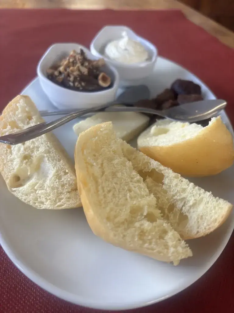 margot lecorre_Jambons 10 Vins_Mios_recensione