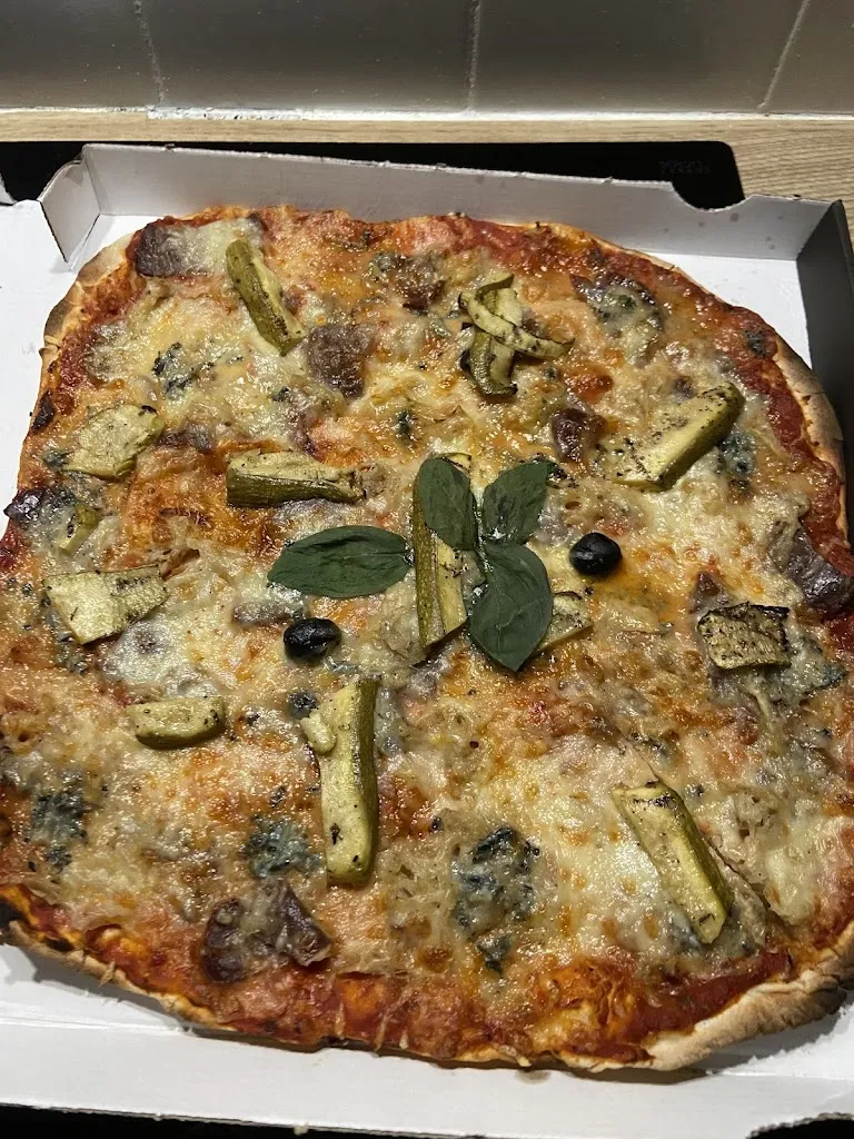 Jade Carrere_Dolce Pizza_Mios_review