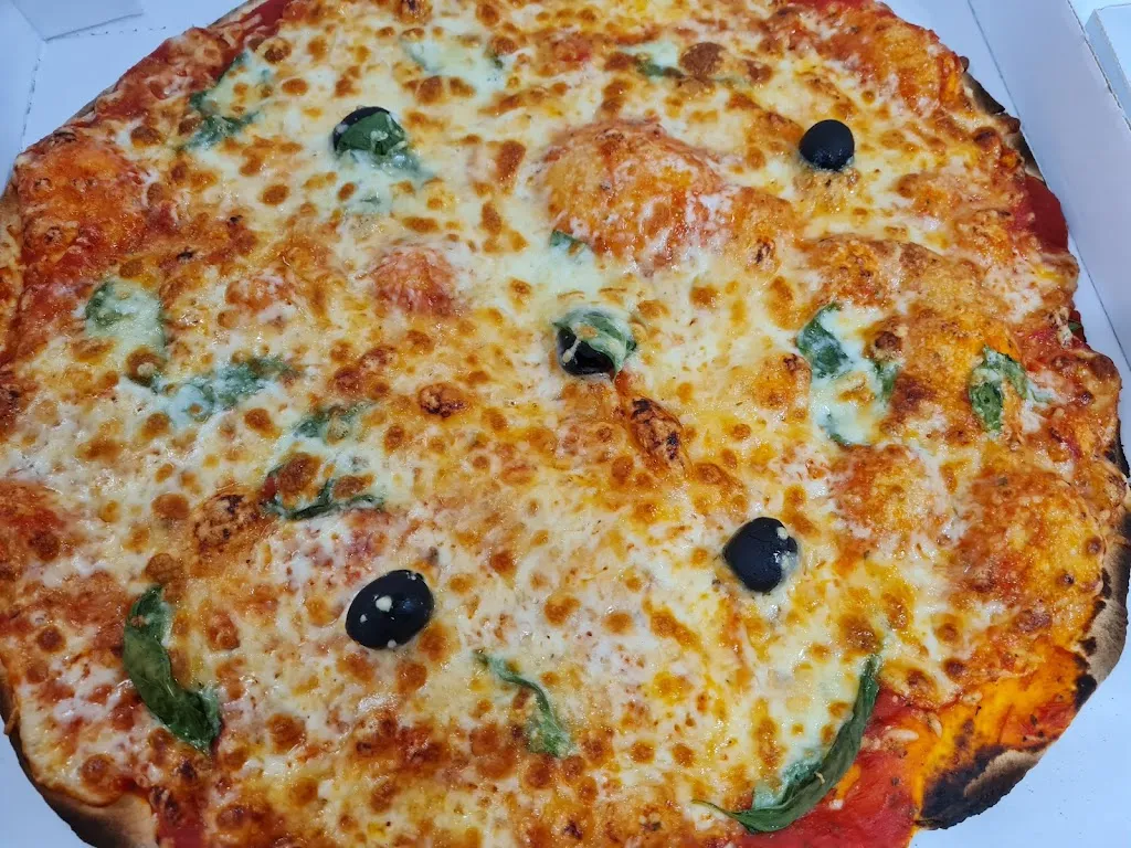 Dolce Pizza restaurant in Mios