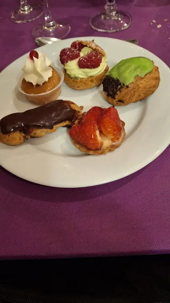 Mireille Guilleux_La Promenade_Mirebeau_review