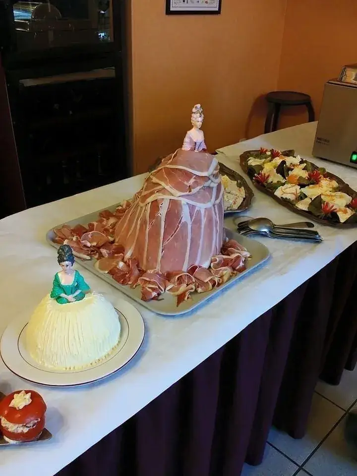 Debra Curle_La Tour d'Abain_Thurageau_review