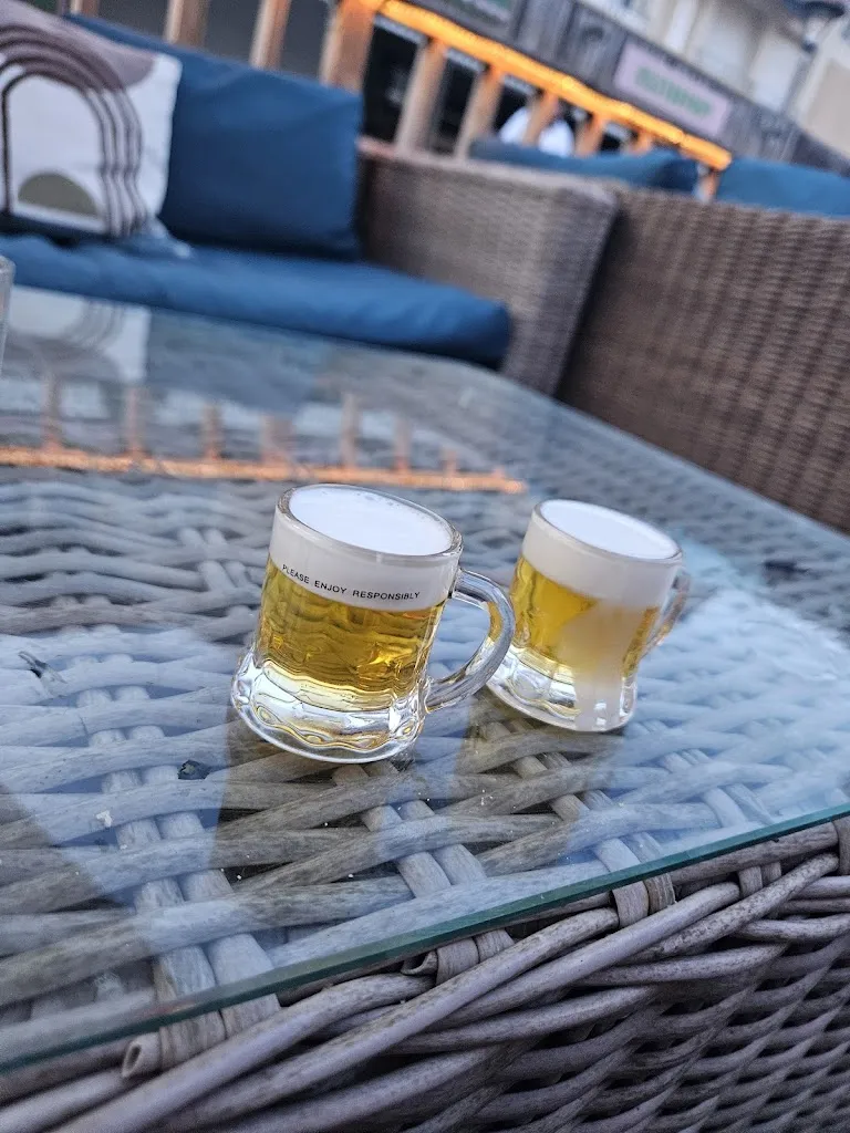 Zina Antonian_La Dérive_Mimizan_review