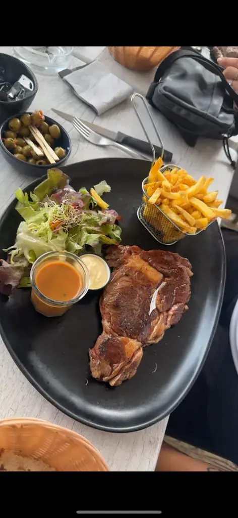 Celia Vincelot_Le Repair_Mimizan_review