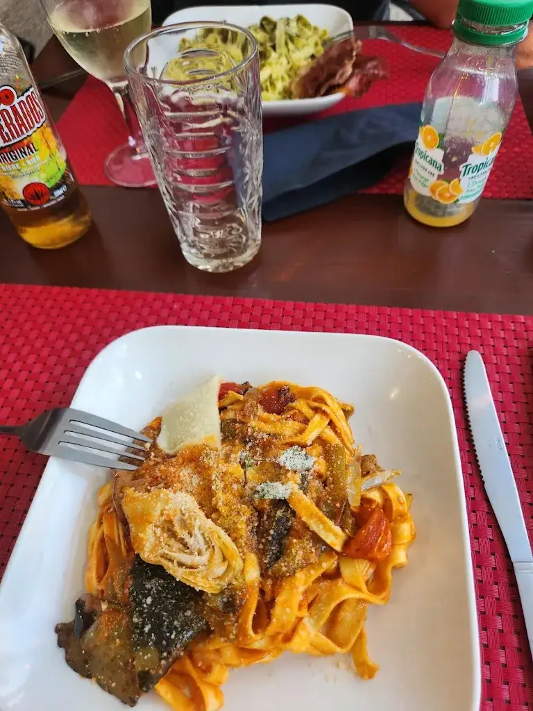 Tony Sampson_Pastachoute & L'épicerie_Mimizan_review