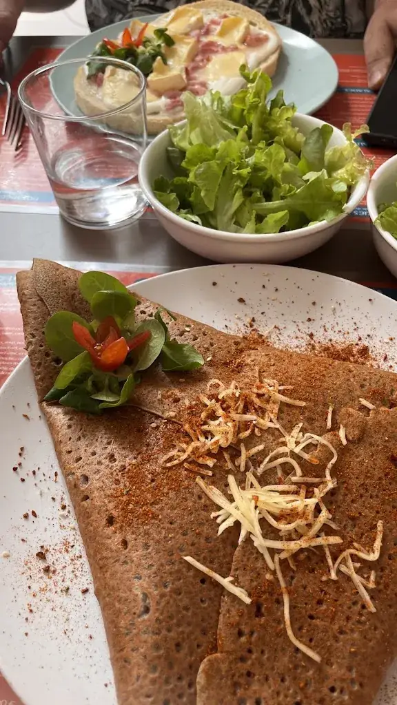 Emilie_CRÊPERIE BRETONNE. LA BILLIG ENCHANTÉE_Mimizan_review