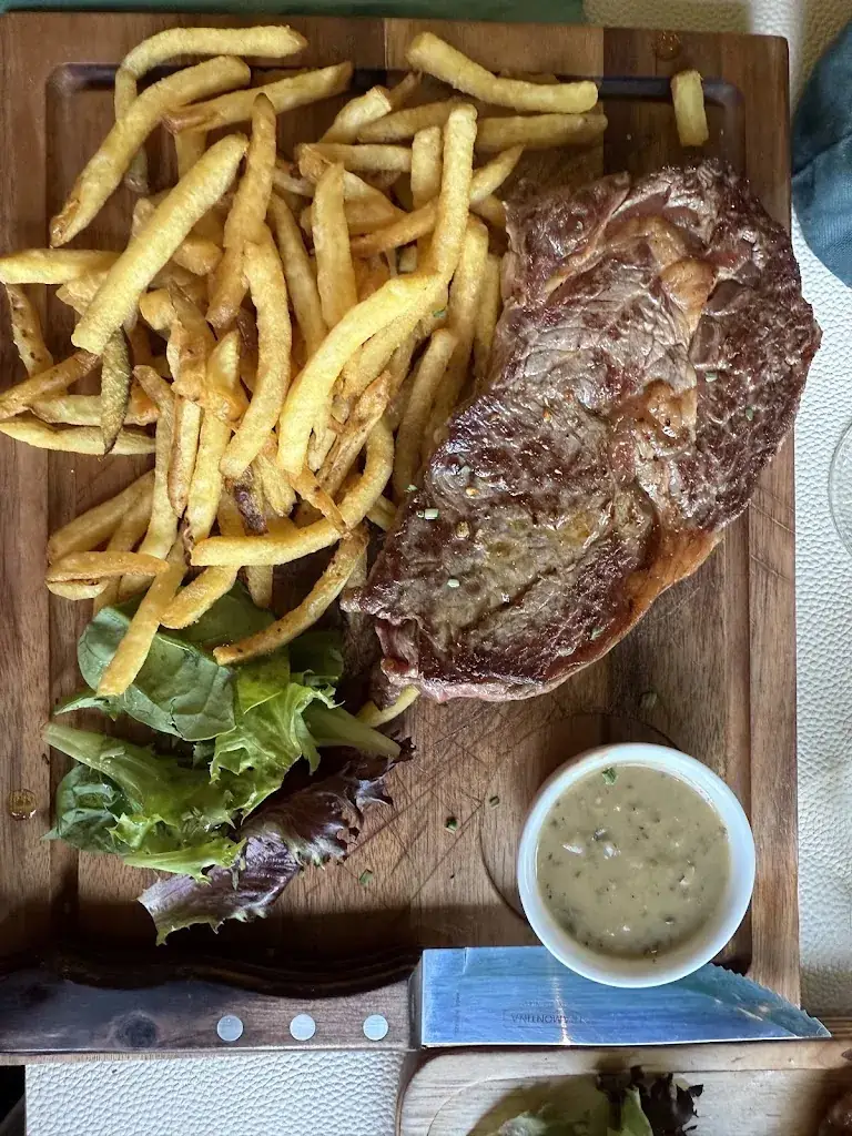 Regem Boutique-France_Brasserie Le Saint-André_Monflanquin_review