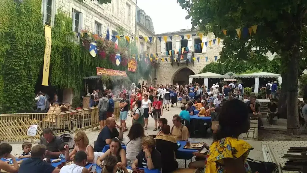 Bar des Arcades_Monflanquin_slider_image_2