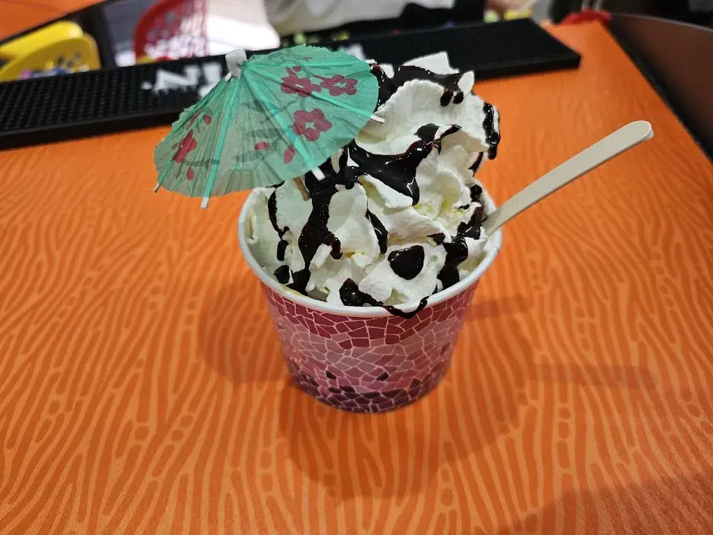 Le glacier Monflanquinois_Monflanquin_slider_image_3