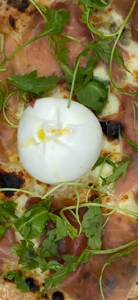 Emporium_Monsempron-Libos_slider_image_2