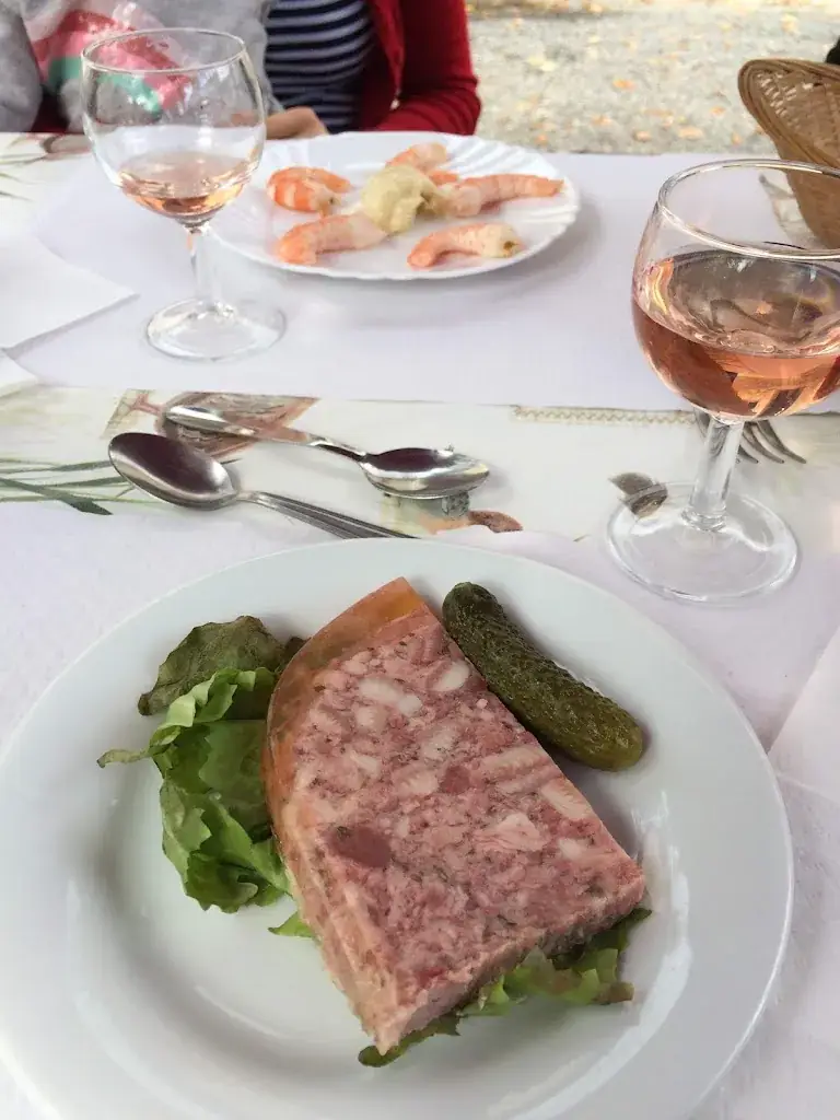 Andrew Barker_Hôtel-restaurant Les Tilleuls_Monségur_review