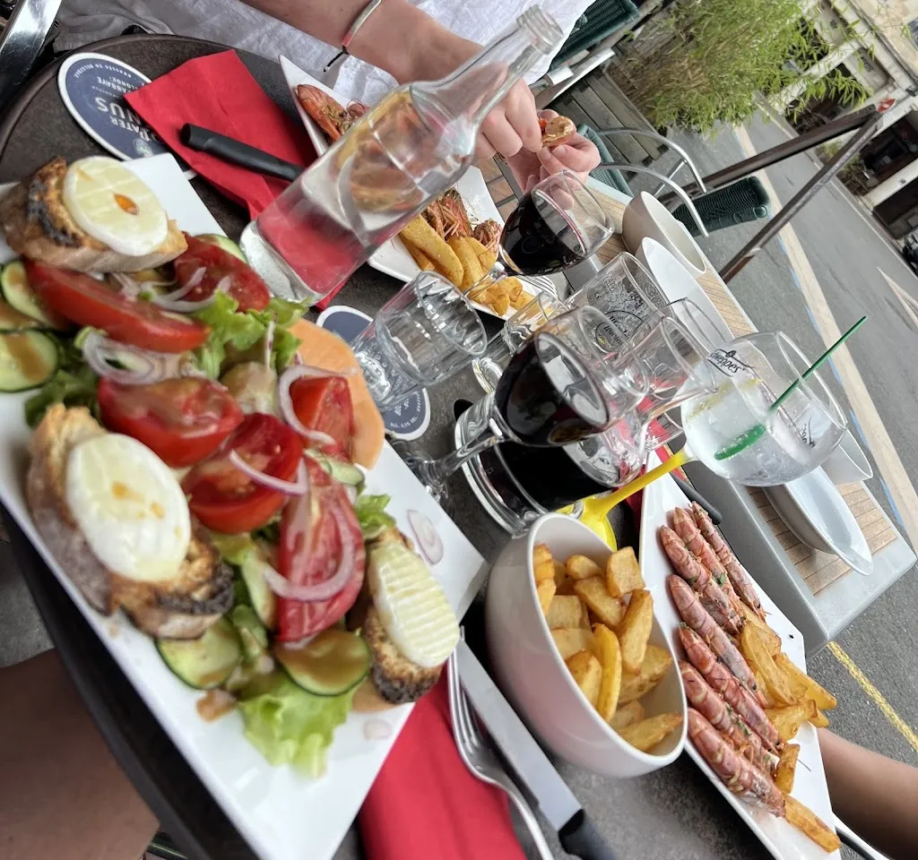 Howard Pullman_Café des Sports_Monségur_review