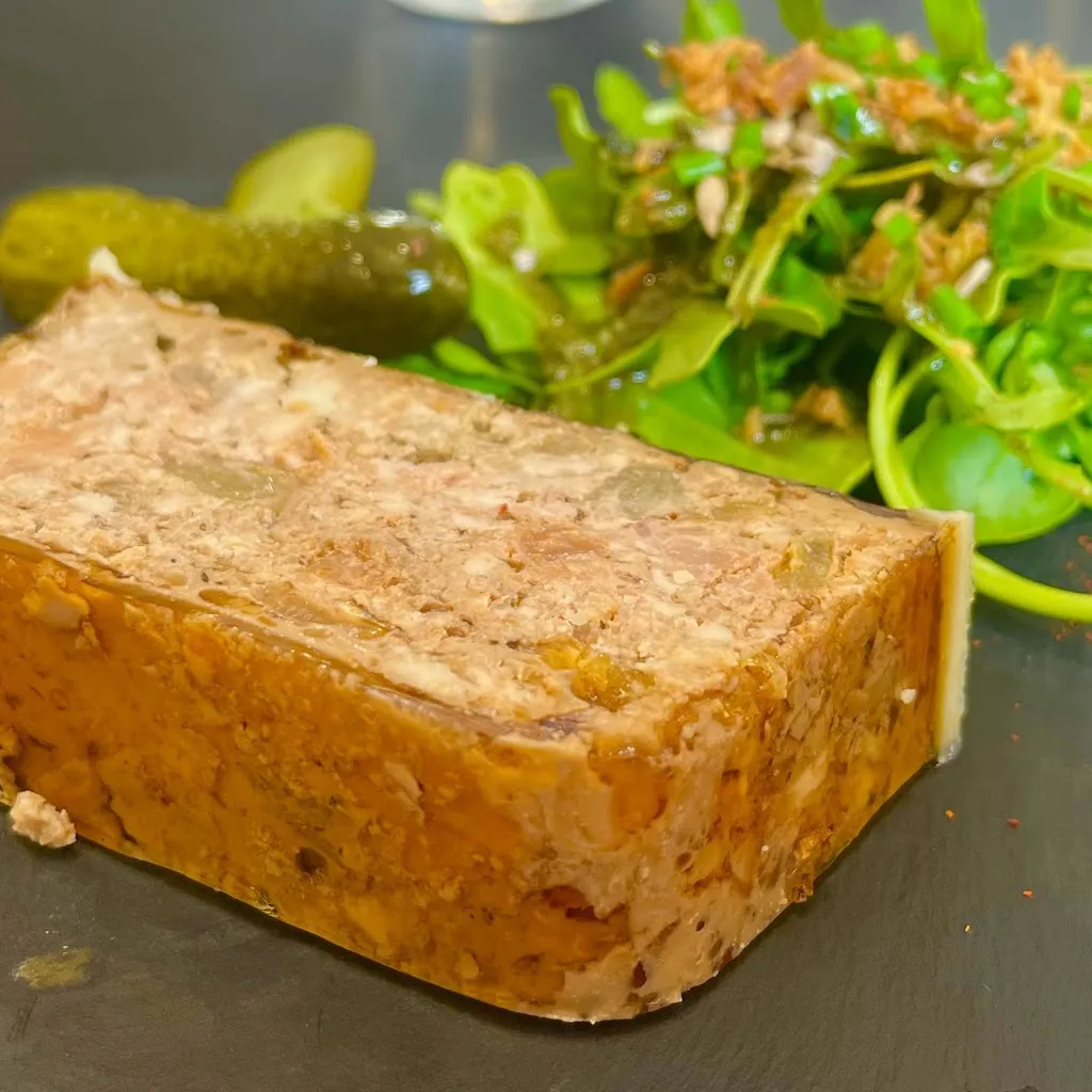 Frederic D-Byrne_Le Onze Bar_Saint-Vivien-de-Monségur_review