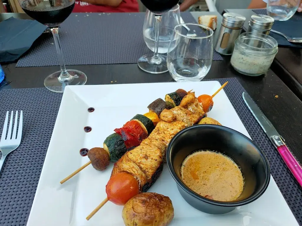 La maison du bonheur restaurant in Mongauzy