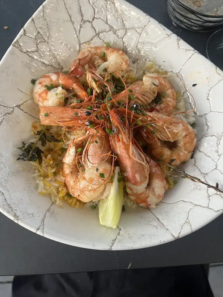 Adélaïde Schmitt_Aux bons amis_Chasseneuil-du-Poitou_review