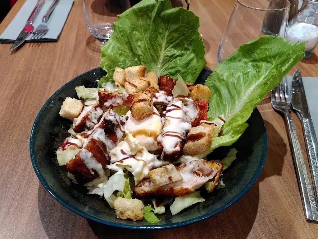 Hadrien Dominault_Aux bons amis_Chasseneuil-du-Poitou_review