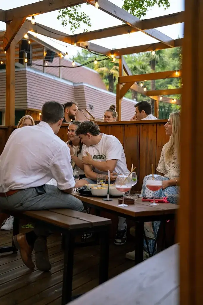 SECRET GARDEN_Lons_slider_image_3