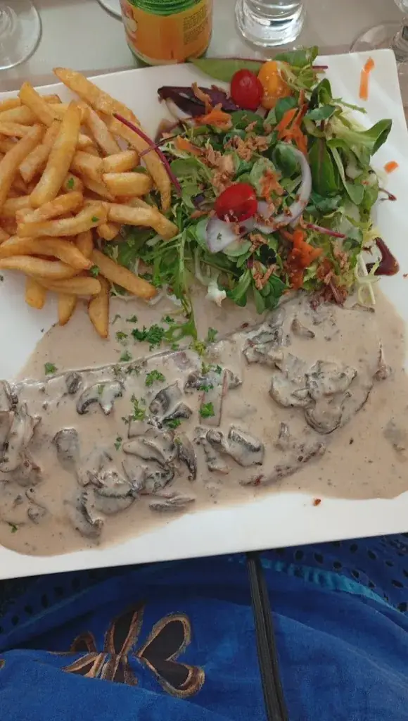 Lwidvina Bonua_BAR / RESTAURANT Les Embruns_Serres-Castet_review