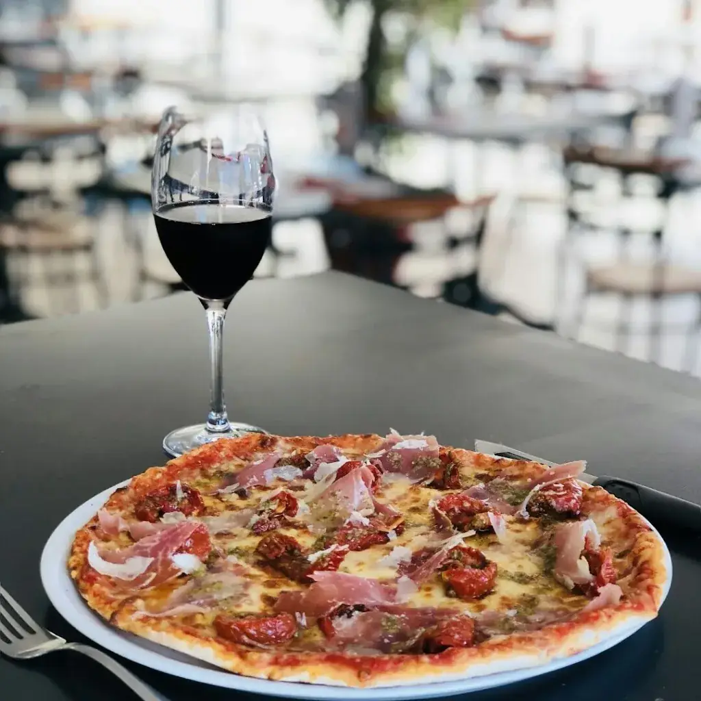 Tutti pizz_Serres-Castet_slider_image_2