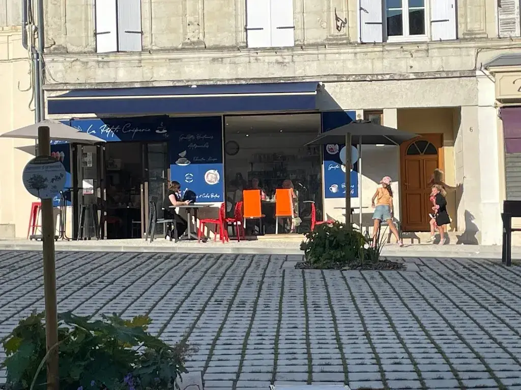 La petite crêperie restaurant à Montguyon