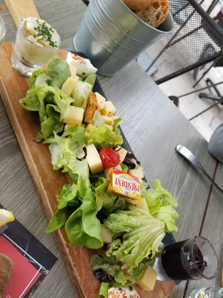 Morvan Karine_Bar Tabac L'alambic_Montguyon_review