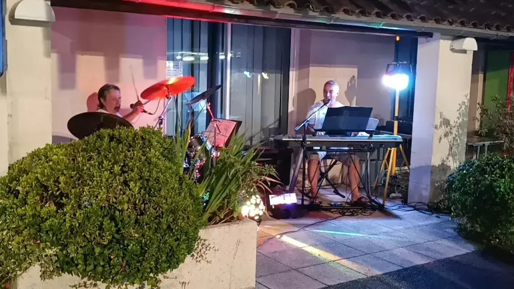 AUBERGE DES LACS BLEUS_Clérac_slider_image_2