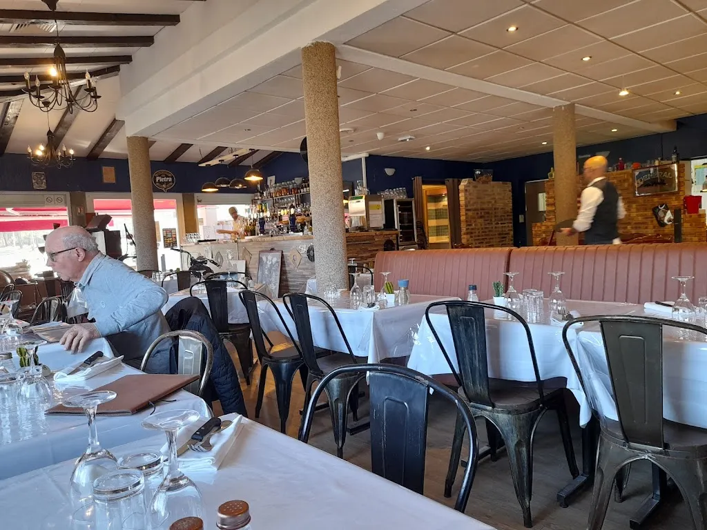 Charlie Café_Montendre_slider_image_1