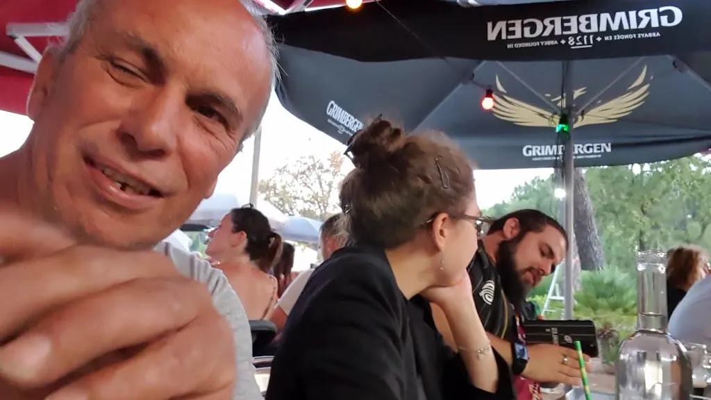 Charlie Café_Montendre_slider_image_2