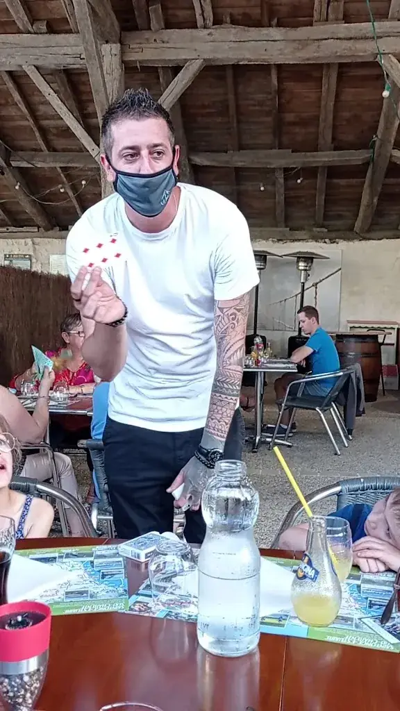 LE BISTROT DES HALLES ristorante a Montboyer