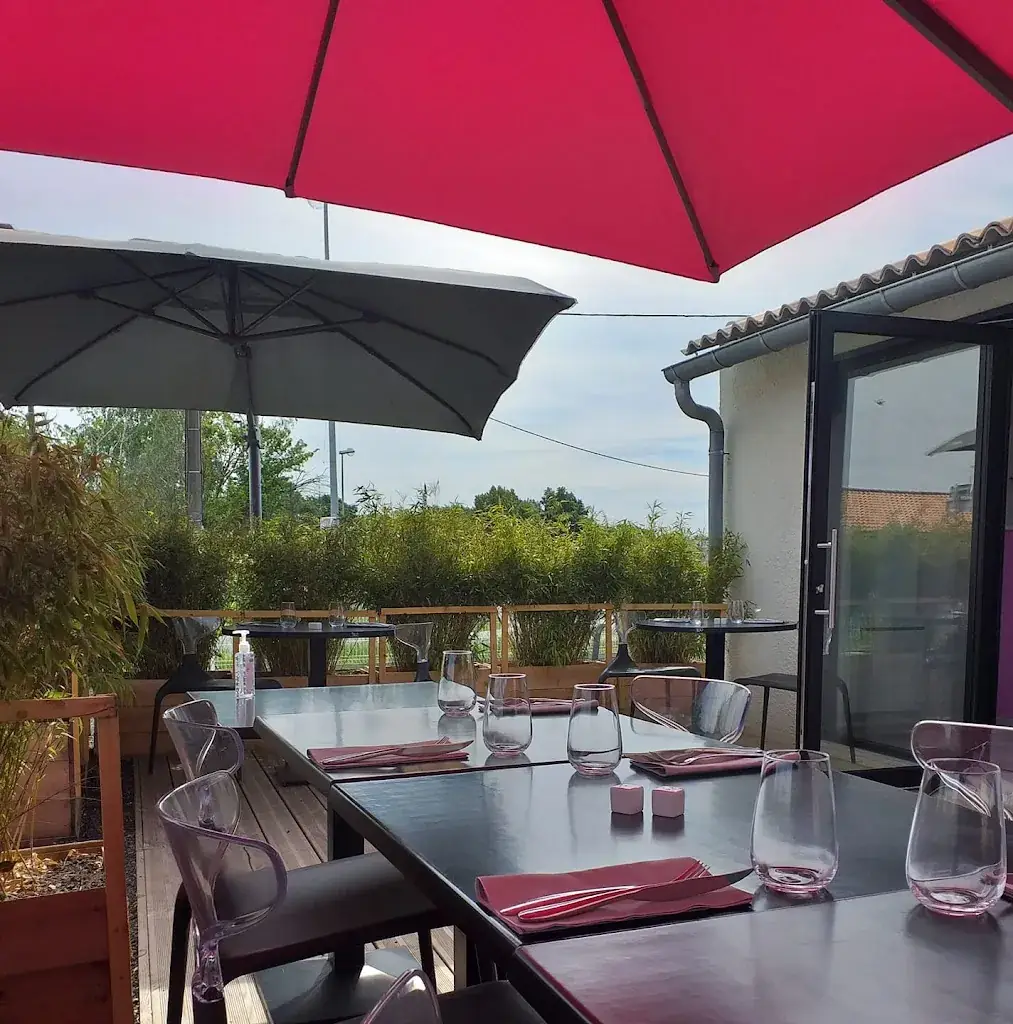 LA TABLE DE MONTUSSAN restaurant in Montussan