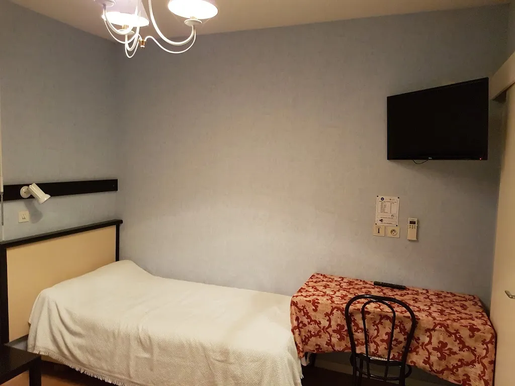 Hôtel Le Bourgneuf restaurant in Morlaàs