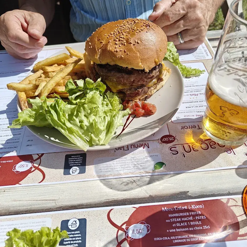 Helen E_Le Flannagan's_Montignac-Lascaux_review