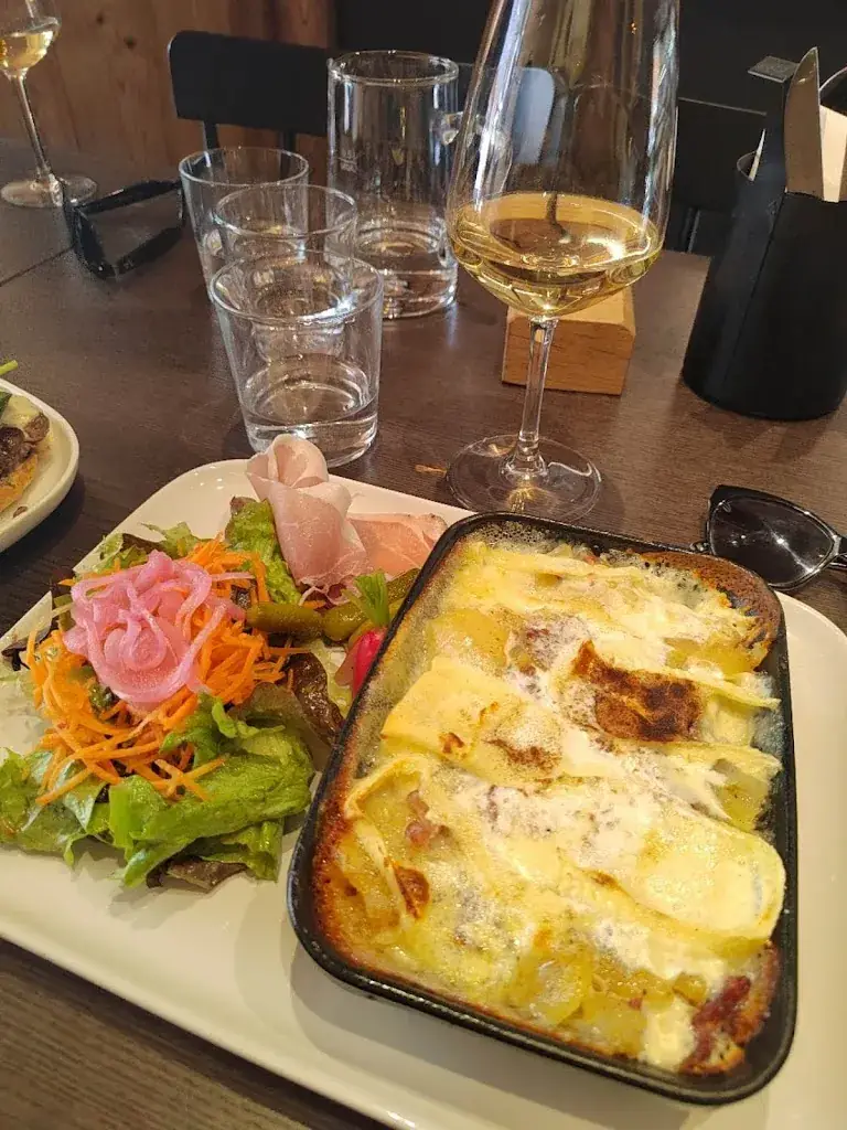 Simon Lacey_Déli Schuss_Clusaz_review