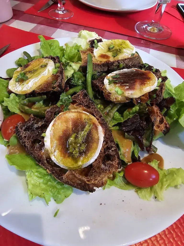 Valerie Stump_Chez Fany_Montignac-Lascaux_review