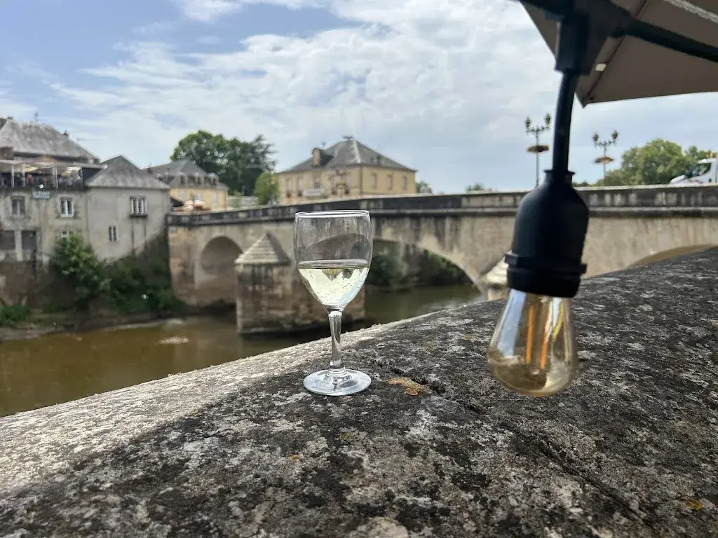 Somoyan_Mozzica_Montignac-Lascaux_review