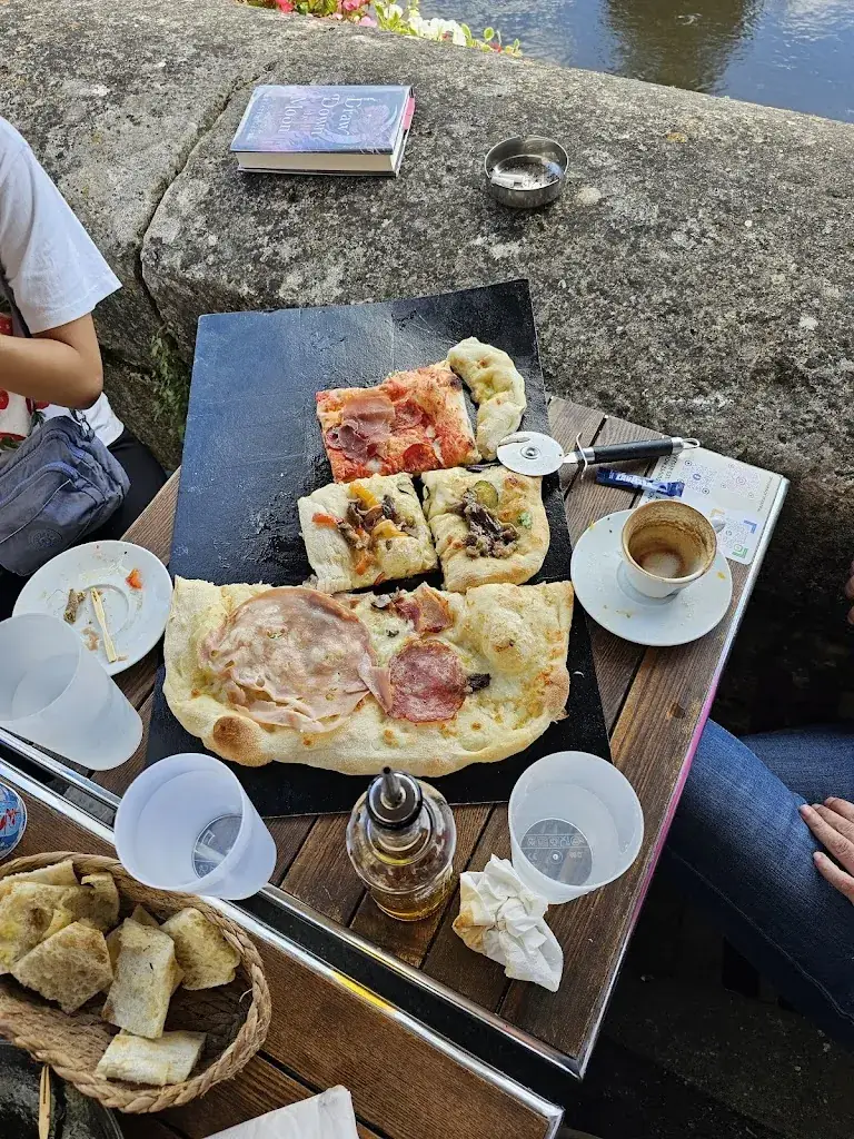 LYDIA Chua_Mozzica_Montignac-Lascaux_review