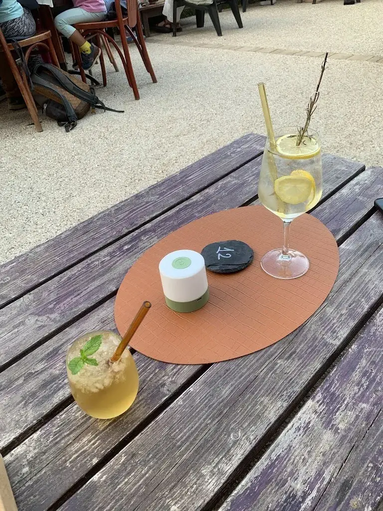 sofia sabadini_Oli Montignac_Montignac-Lascaux_review